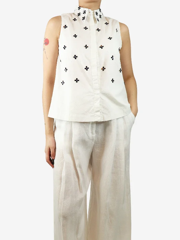 White flower embellished top - M